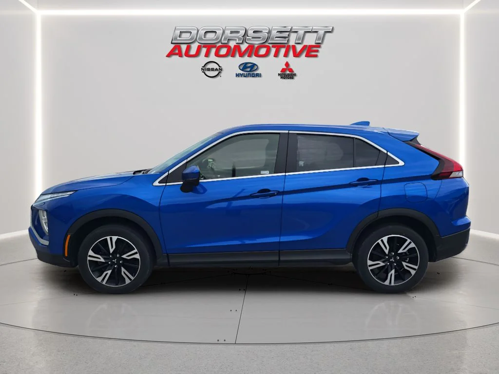 Used 2024 Lightning Blue Metallic Mitsubishi SE image 9