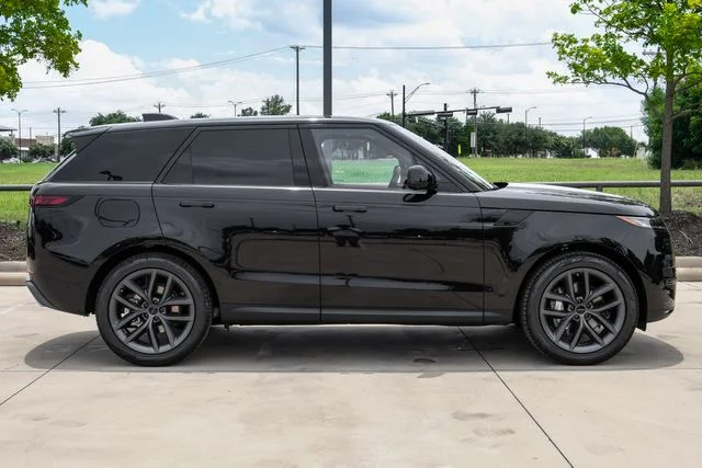 New 2026 Black Land Rover SE image 8