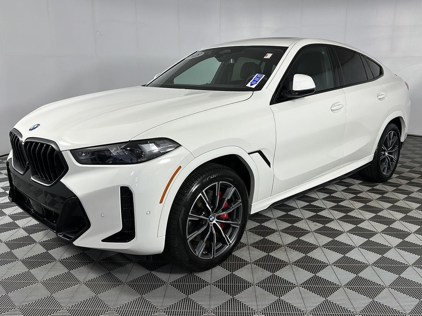 Used 2025 Alpine White BMW xDrive40i image 6