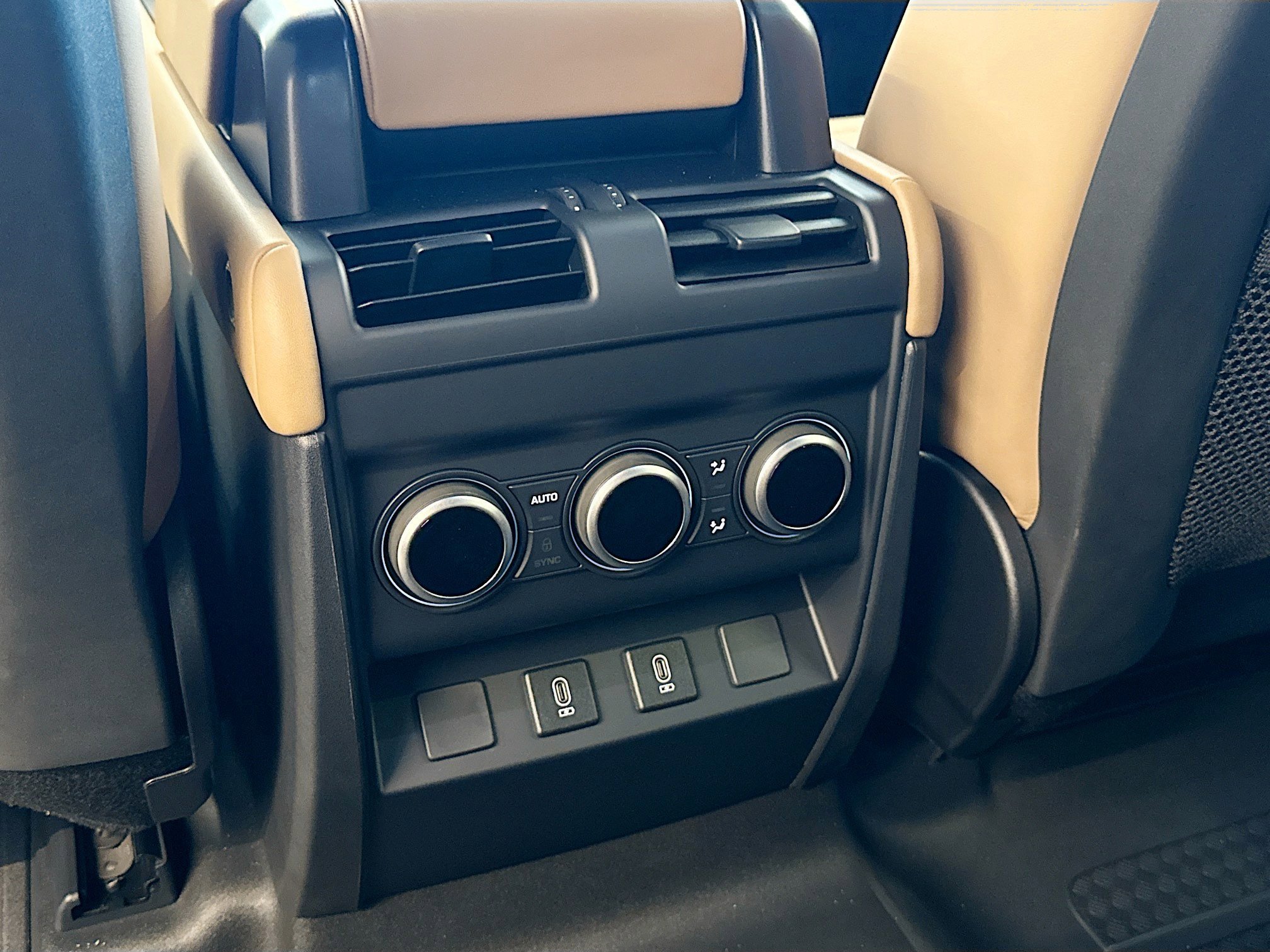 New 2026 Woolstone Green Land Rover X-Dynamic SE image 20