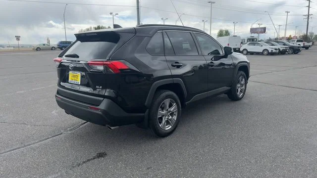 2024 Toyota RAV4 XLE - Photo 8