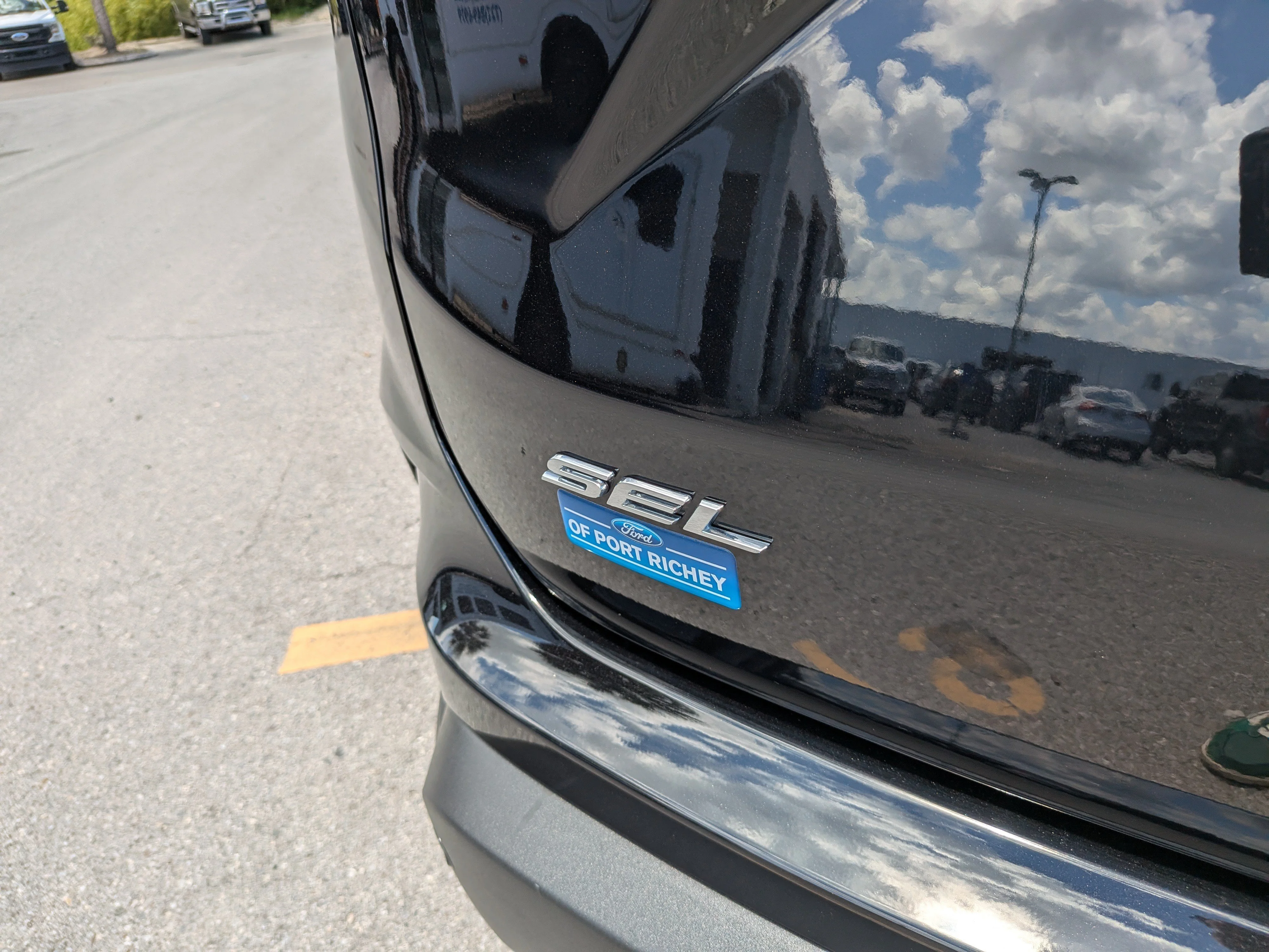 Used 2024 Agate Black Metallic Ford SEL image 14