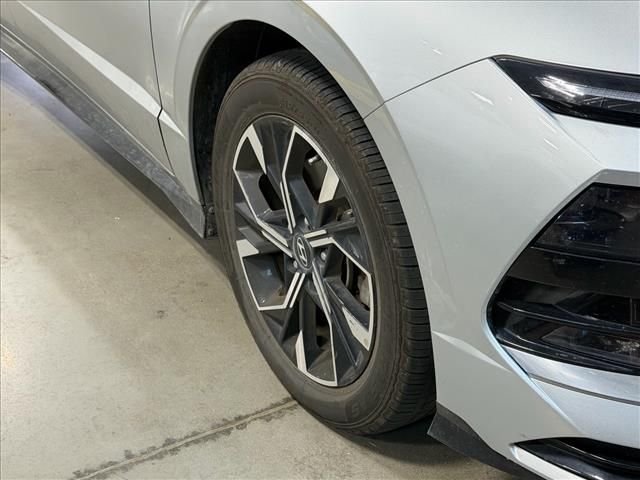 Used 2024 Silver Hyundai SEL image 8