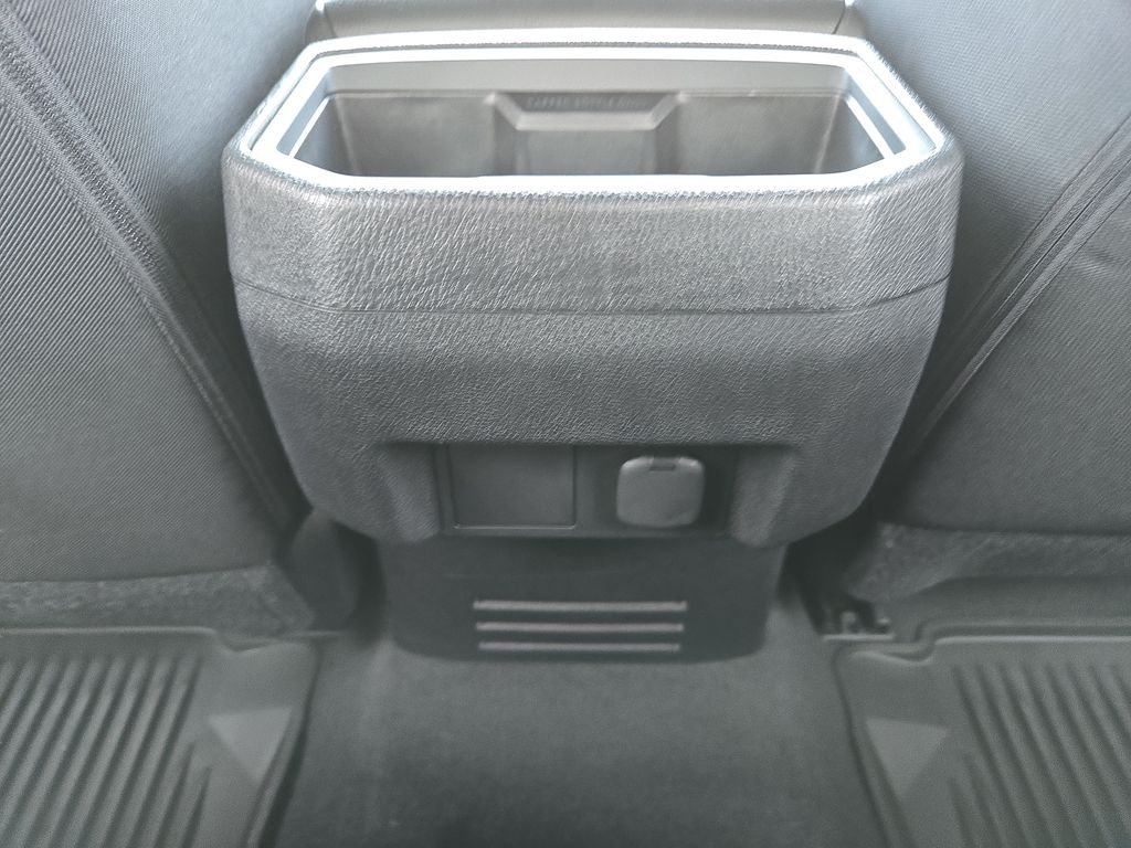 2025 Toyota Tacoma SR5 - Photo 11