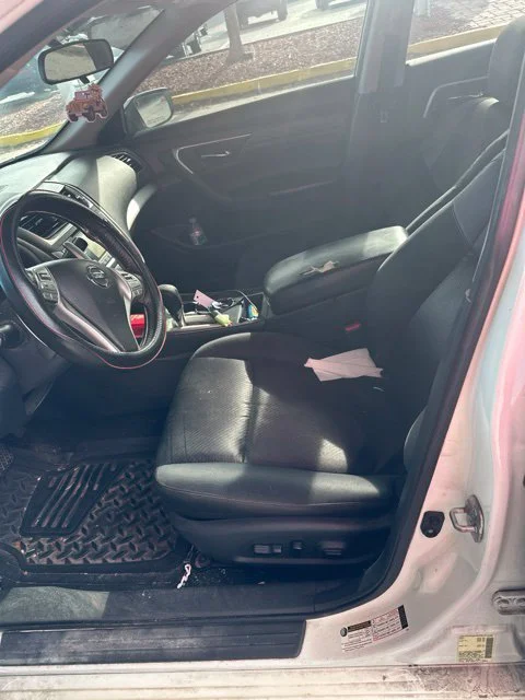 Used 2016 White Nissan 2.5 SR image 5