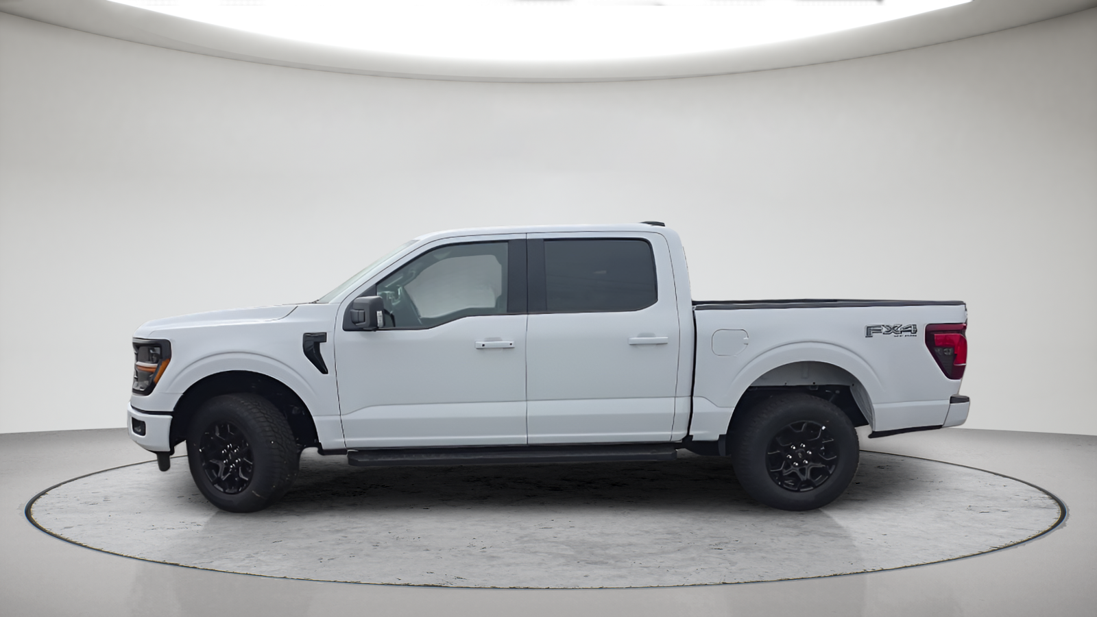 New 2026 Oxford White Ford XLT image 11