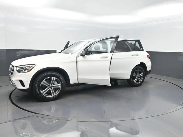 Used 2022 White Mercedes-Benz GLC 300 image 36