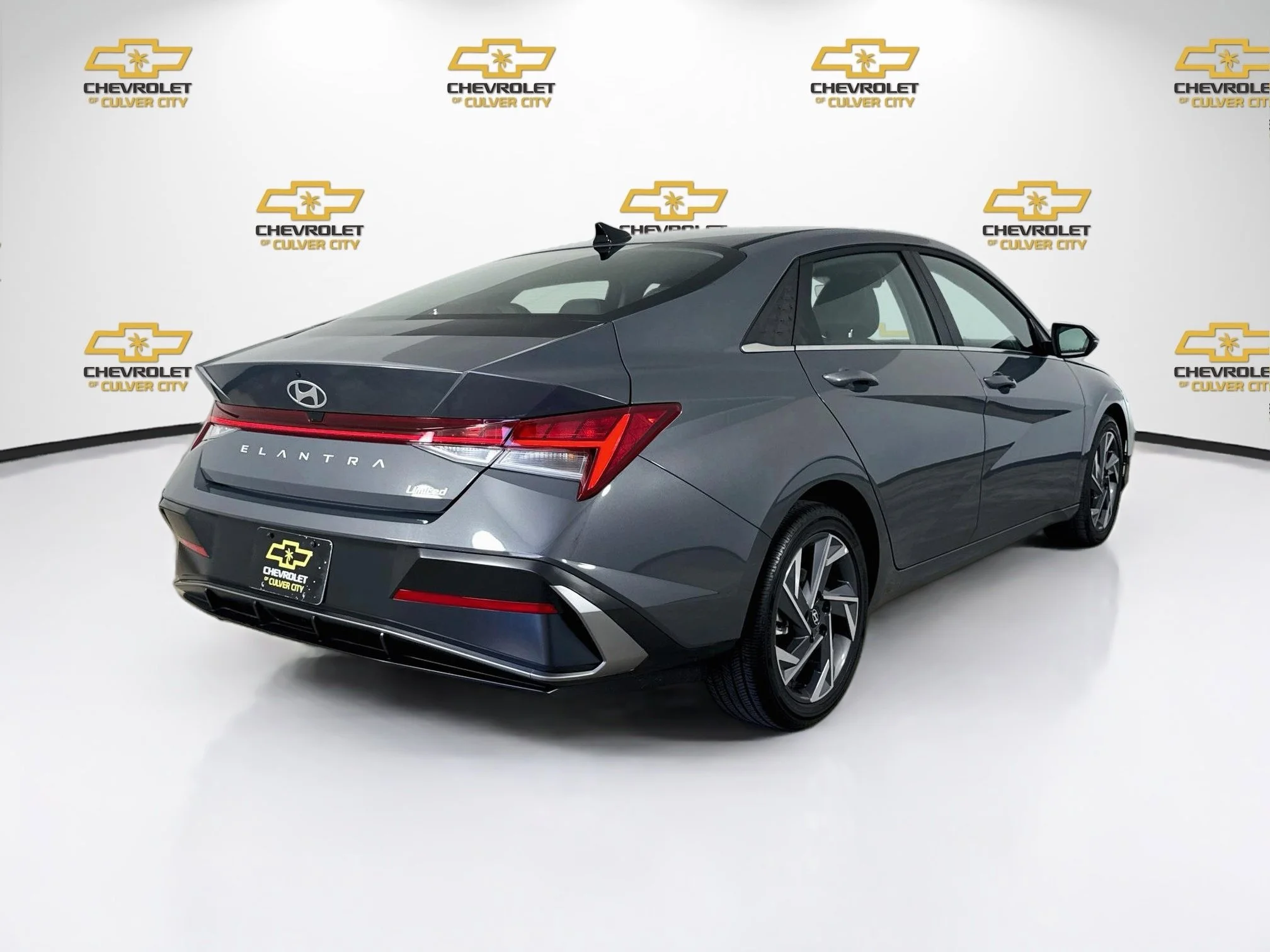 Used 2025  Hyundai Limited image 8