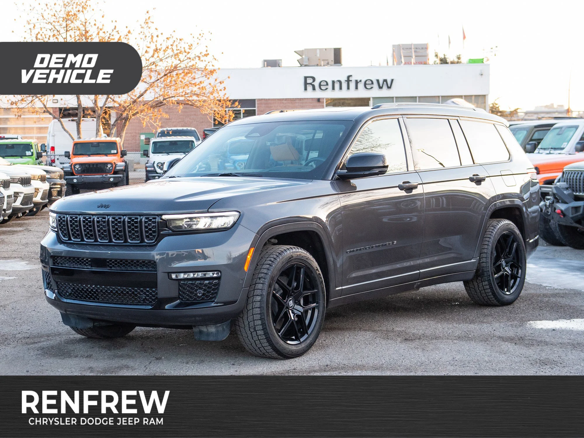 Used 2025 Grey Jeep Summit Reserve* image 1