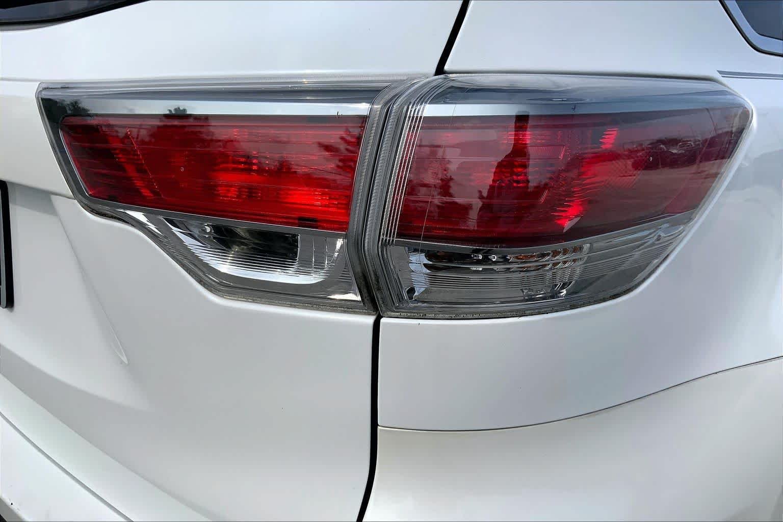Used 2015 Blizzard Pearl Toyota LE Plus image 30