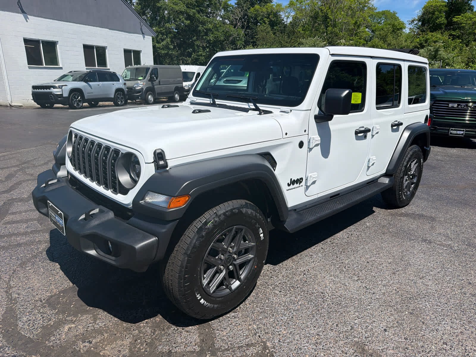 New 2026 Bright White Clear-Coat Exterior Paint Jeep Sport S image 4