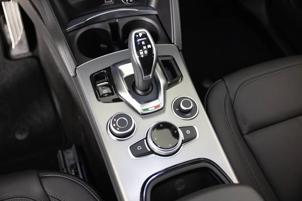 2025 Alfa Romeo Stelvio Base - Photo 28