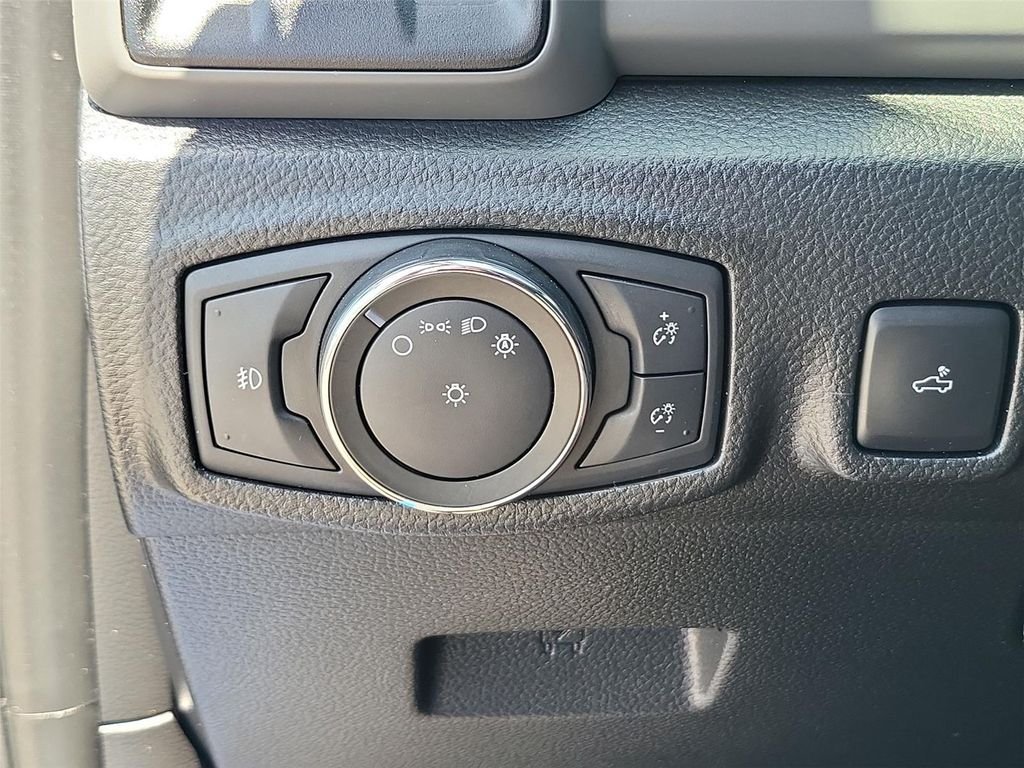 Used 2020 Blue Ford XL image 9