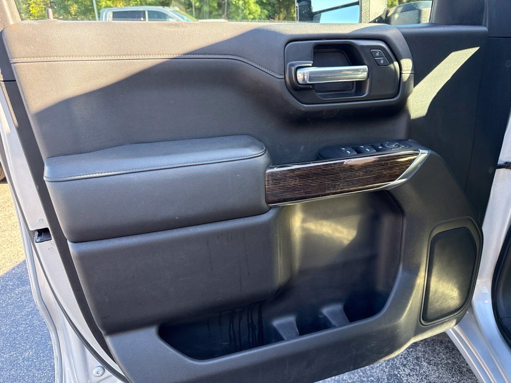 Used 2021 Silver GMC Elevation image 20