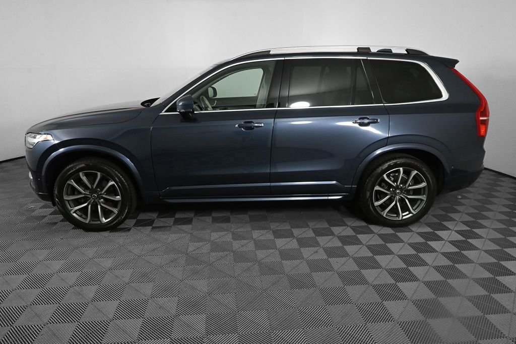 Used 2018 Blue Volvo T6 Momentum image 3