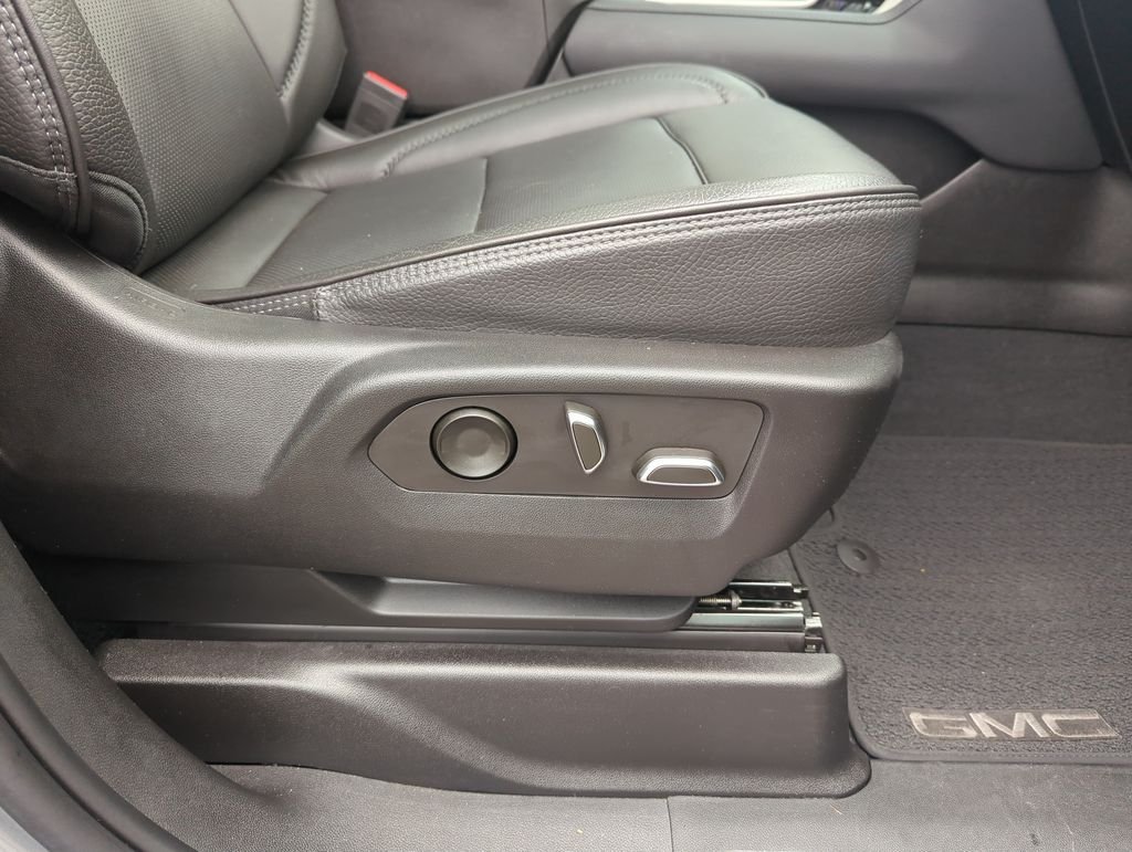 Used 2023 Silver GMC Denali image 41