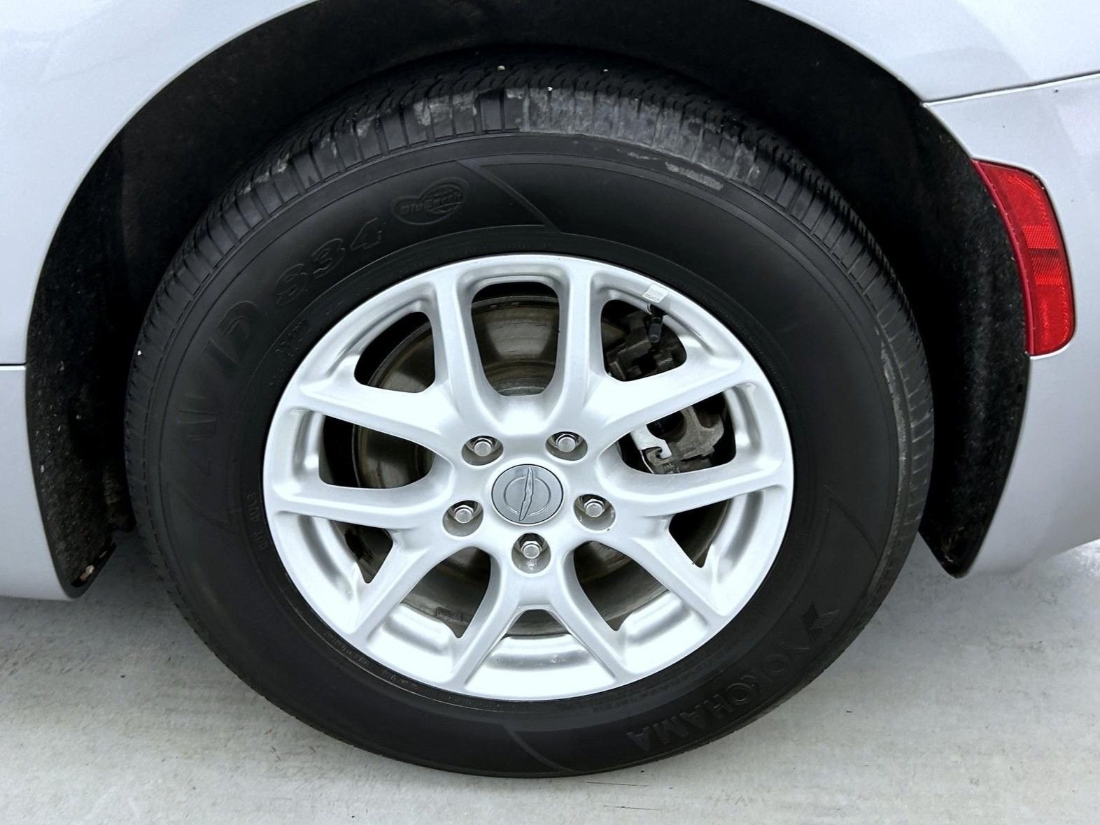 Used 2020 Silver Chrysler LXI image 22