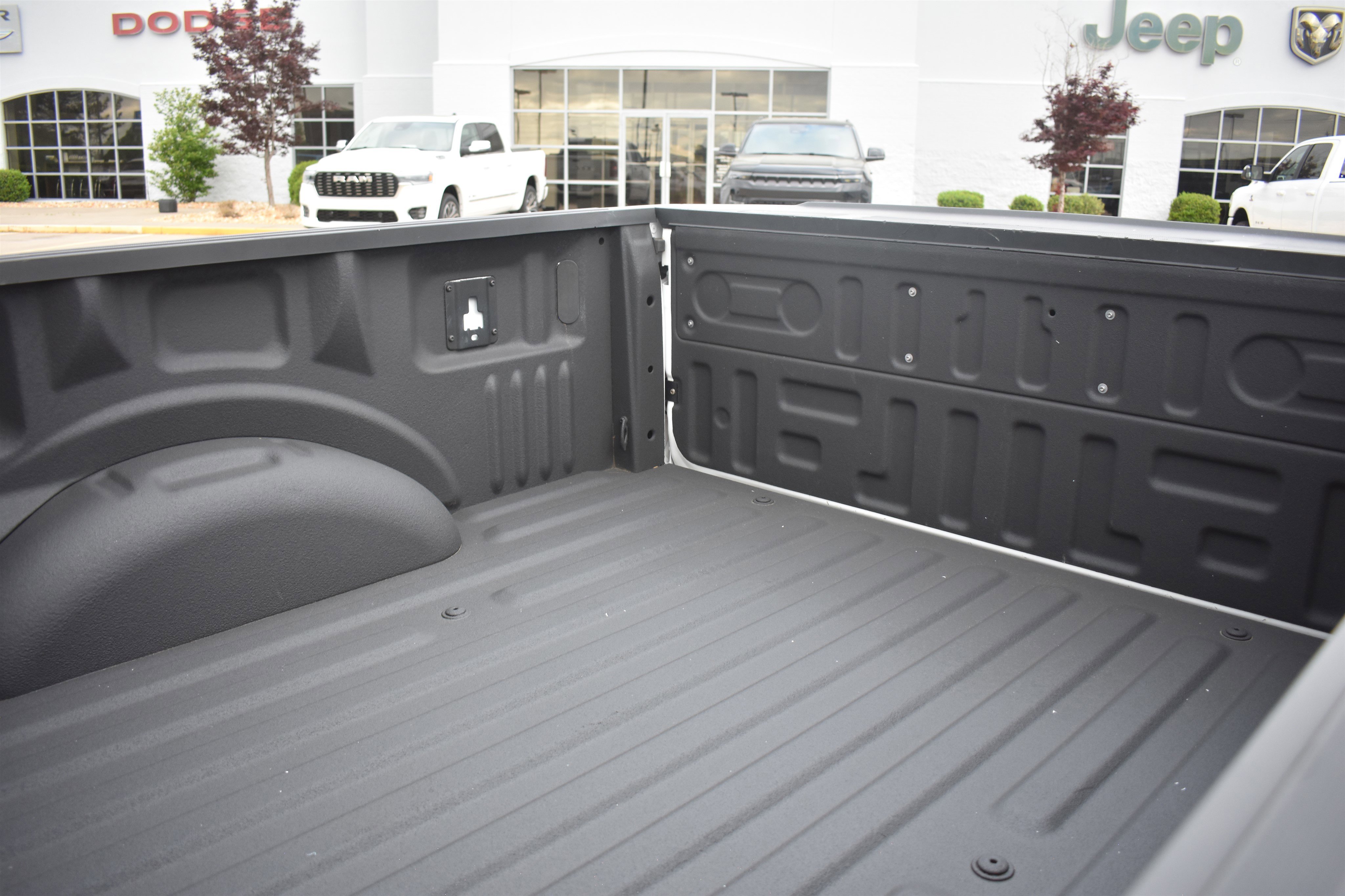 Used 2022  Ford LARIAT image 12
