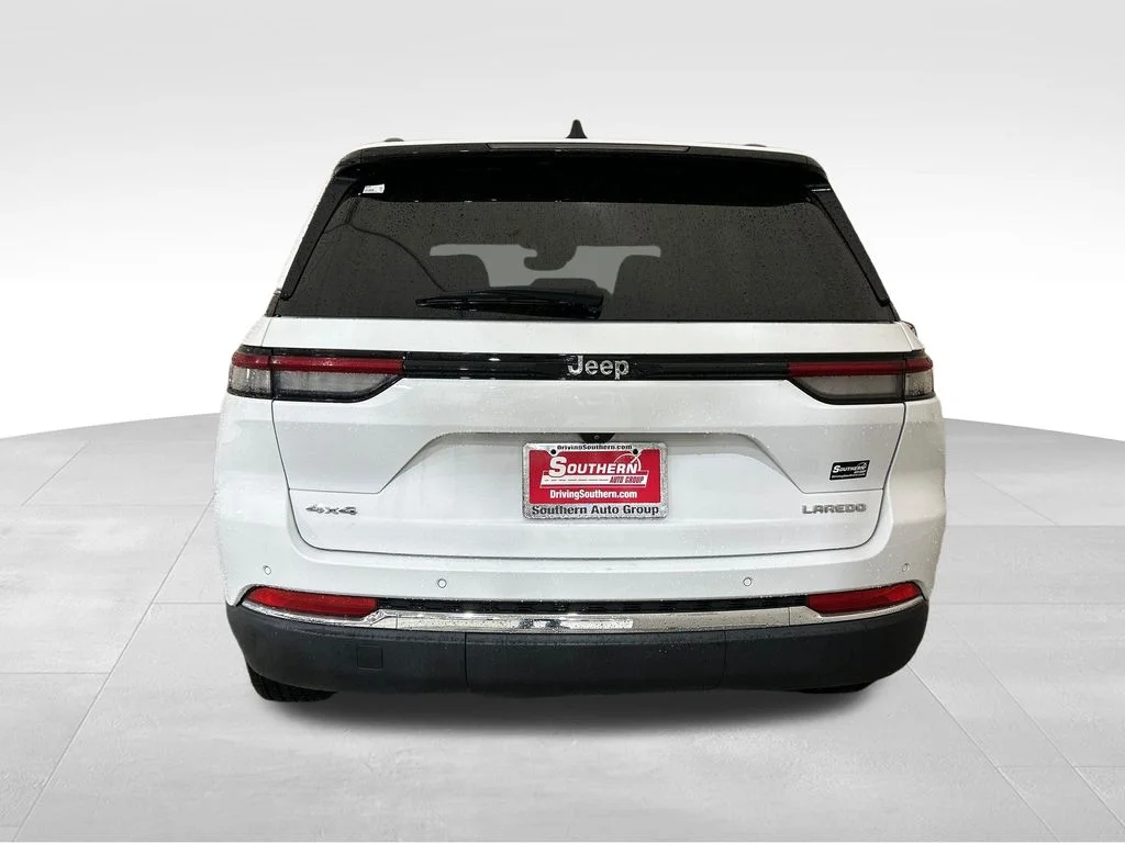 Used 2023 White Jeep Laredo image 4