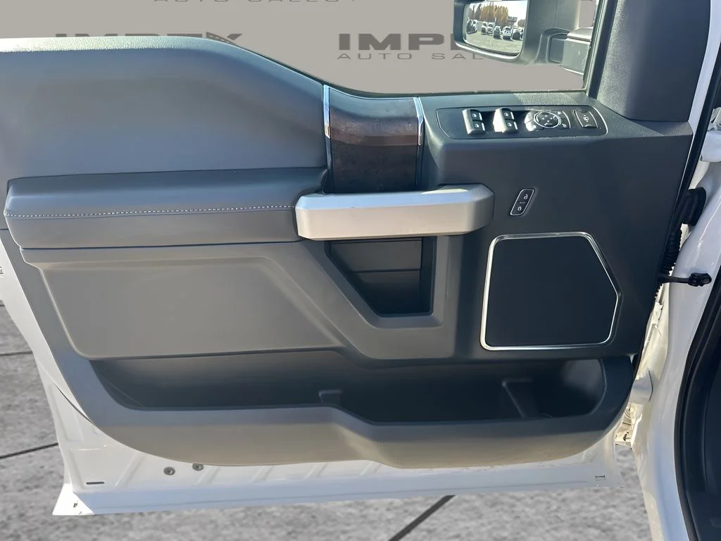 Used 2022 White Ford Lariat image 22