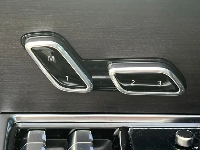 New 2026 Fuji White Land Rover SE image 12