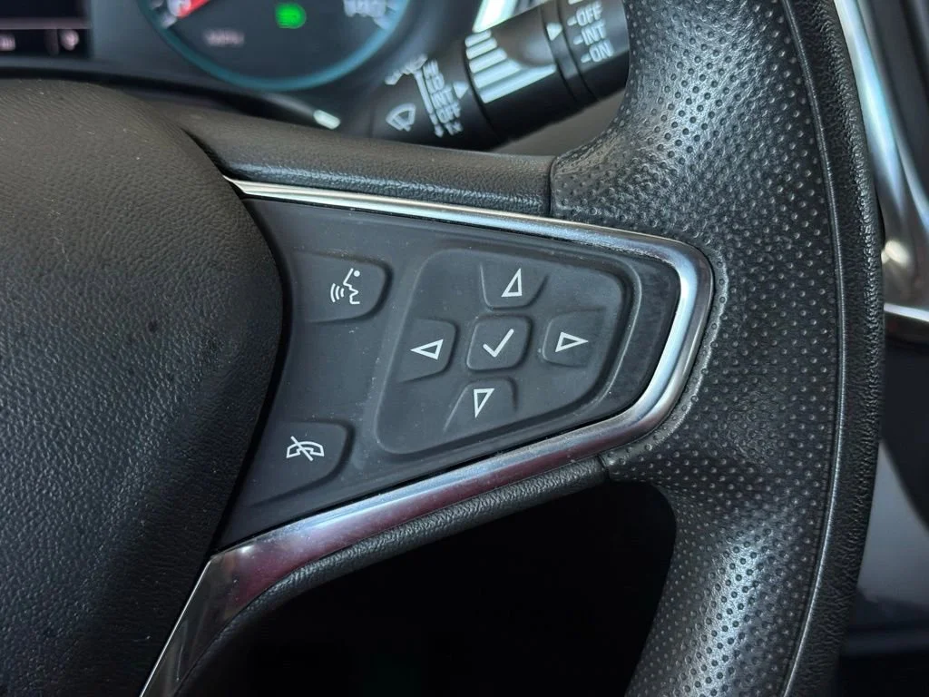 Used 2021 SUMMIT WHITE Chevrolet LS image 28