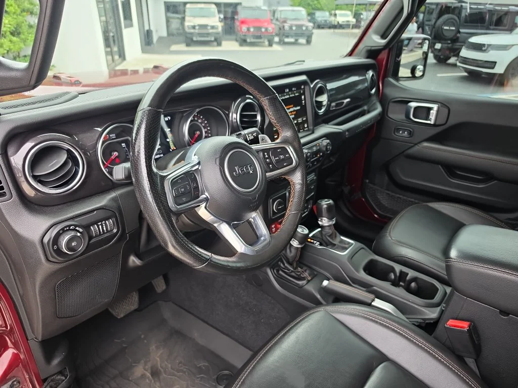 Used 2021 Snazzberry Pearlcoat Jeep Unlimited Rubicon 392 image 23