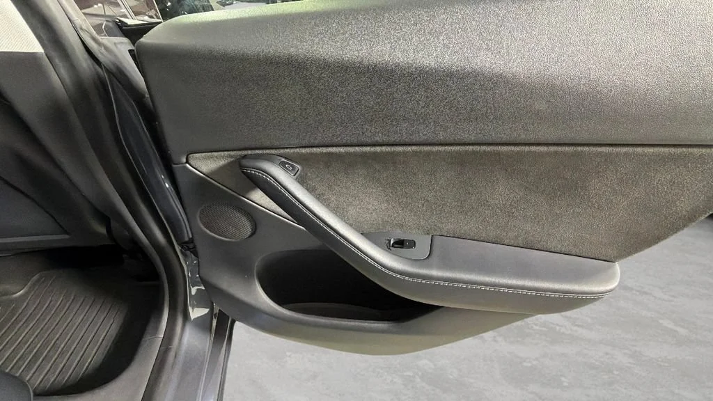 Used 2021 Black Tesla Performance Dual Motor All-Wheel Drive image 33