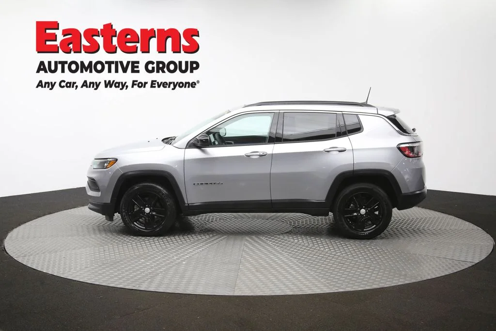 Used 2022 Silver Jeep Latitude image 62