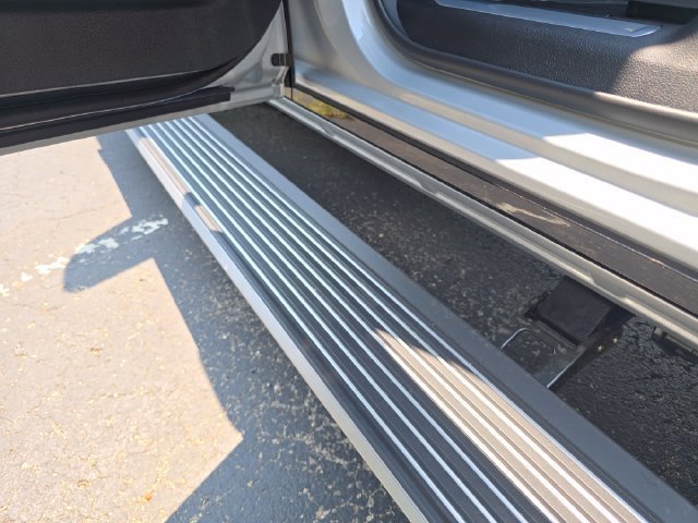 New 2026 Silver-Zynith Exterior Paint Jeep Summit Reserve image 32