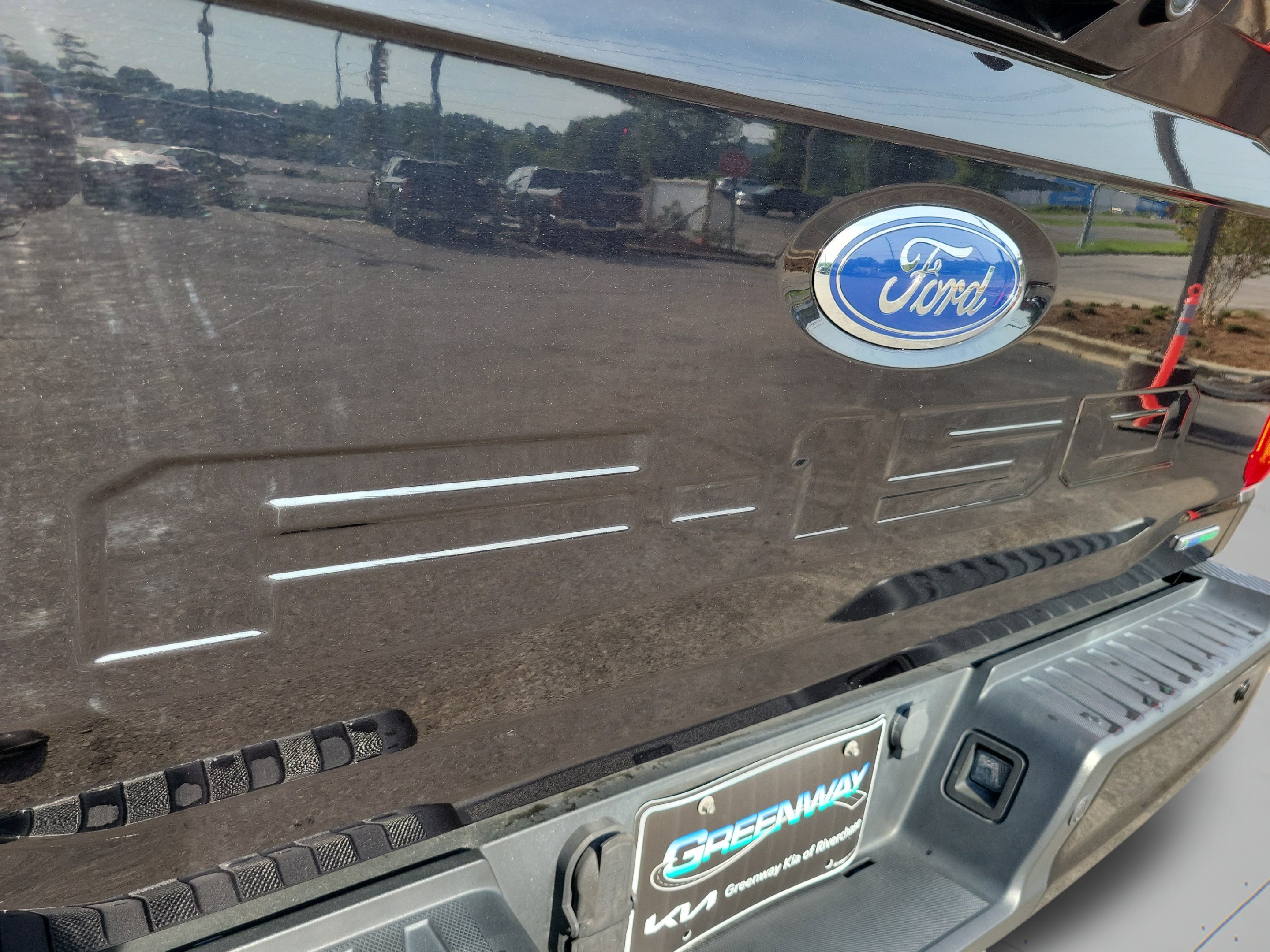Used 2022 Black Metallic Ford Lariat image 37