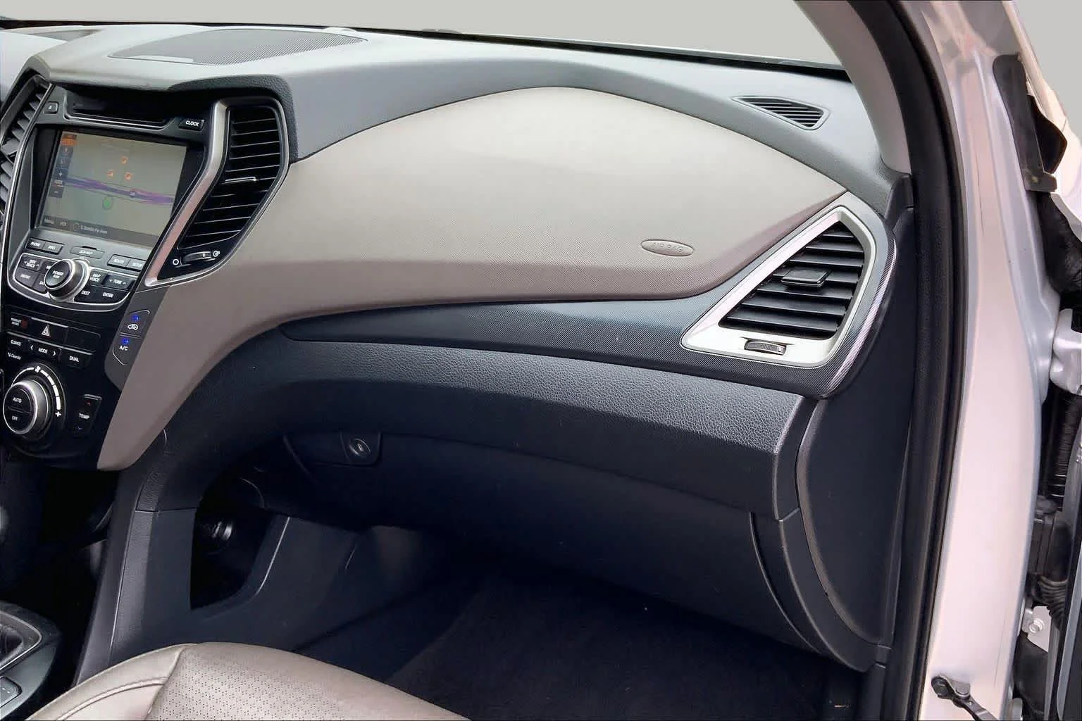 Used 2016 Sparkling Silver Hyundai  image 19