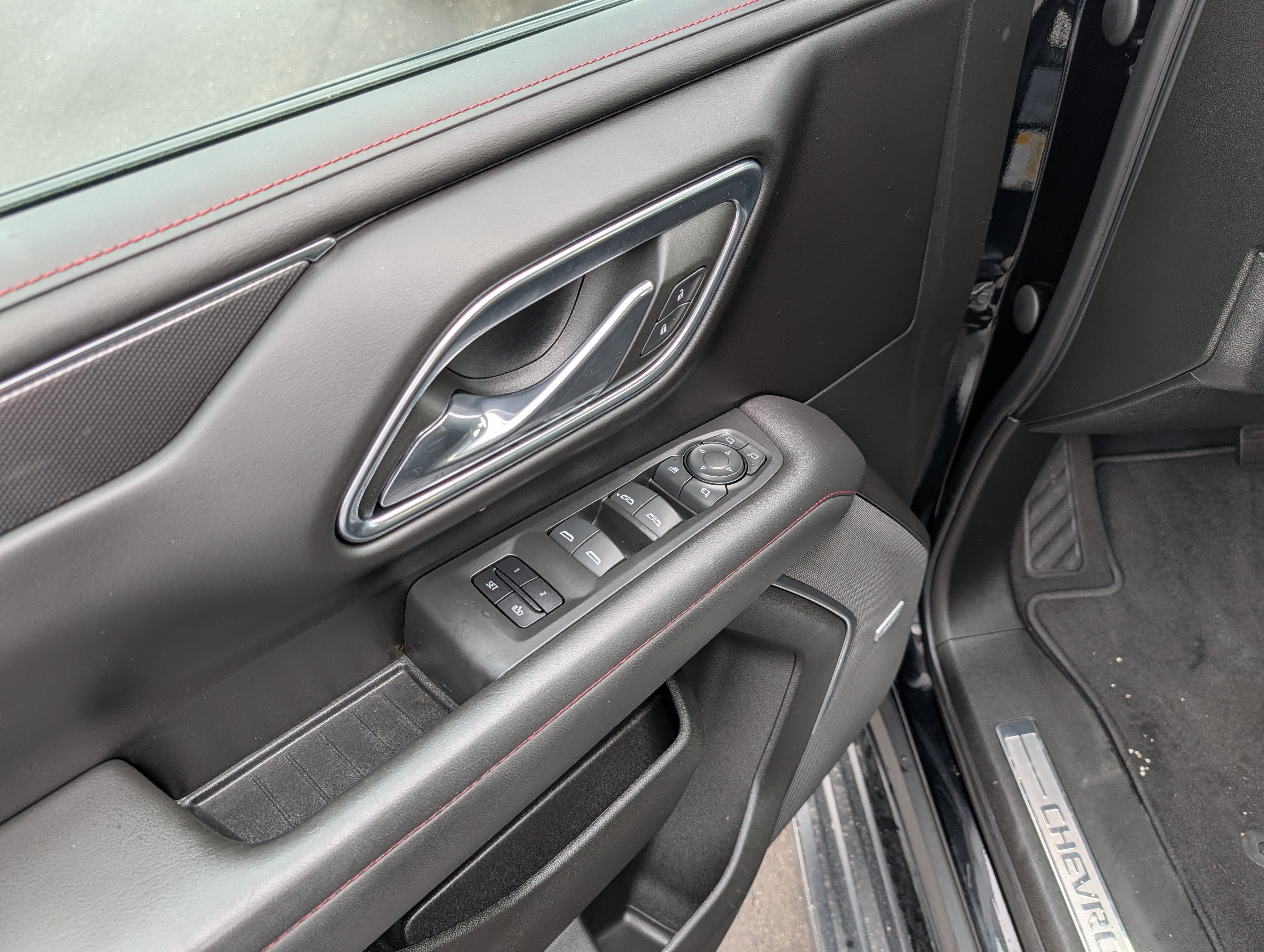2023 Chevrolet Suburban RST - Photo 19
