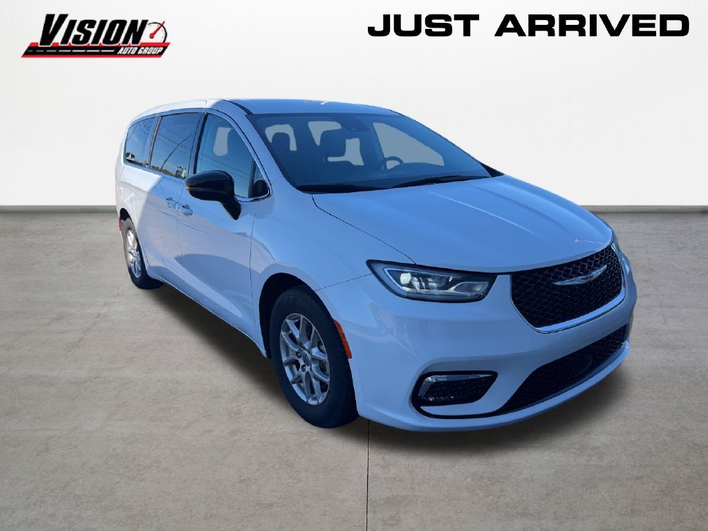 Used 2024 White Chrysler Touring L image 3