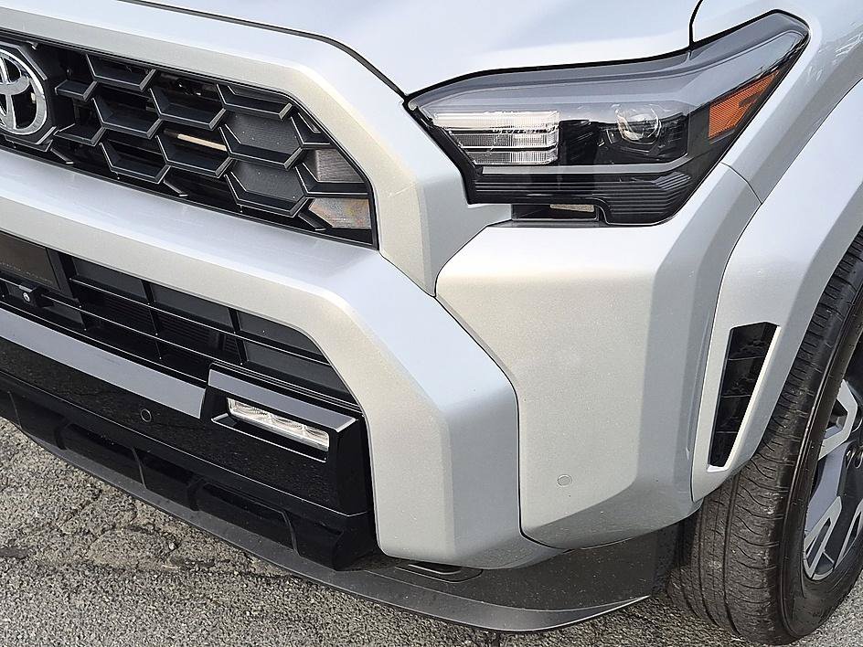 Used 2025 Cutting Edge Toyota SR5 image 9