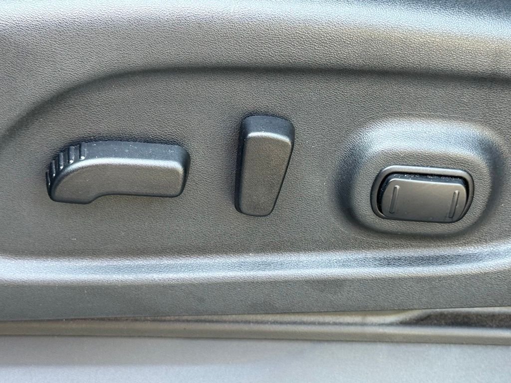 Used 2018 White Nissan SV image 17