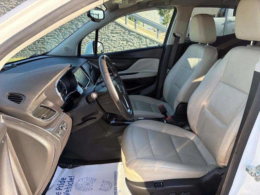 Used 2017 White Buick Essence image 10