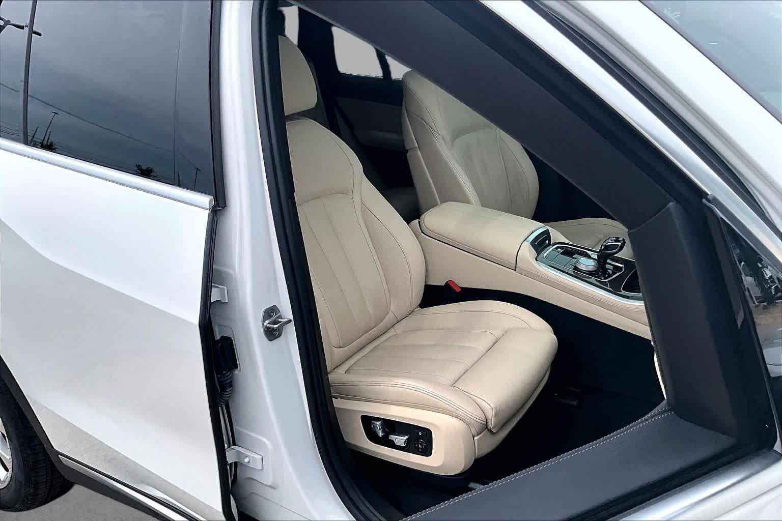 Used 2022 Mineral White Metallic BMW sDrive40i image 9
