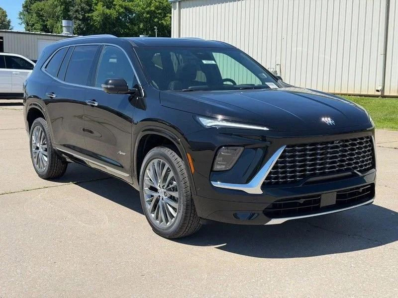2026 Buick Enclave Avenir AWD's photo