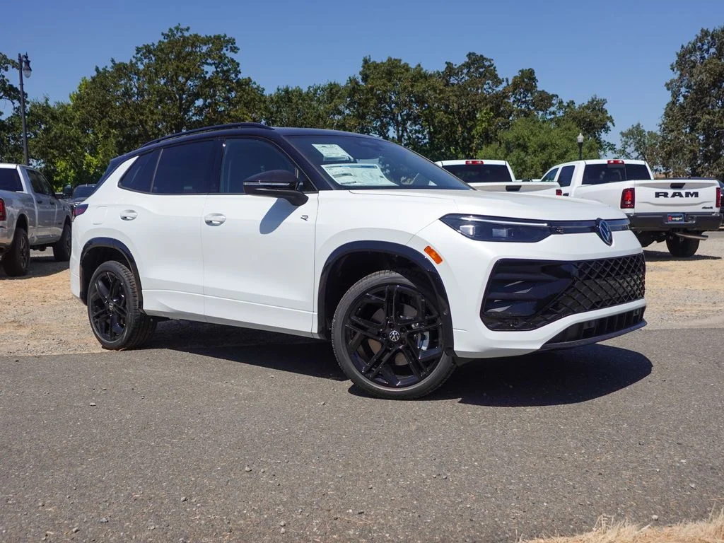 New 2026 Opal White w/Deep Black Roof Volkswagen 2.0T SE R-Line Black image 5