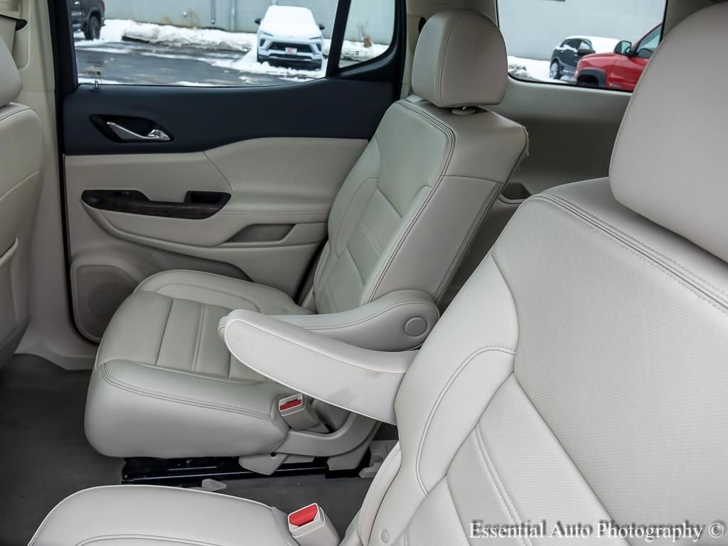 2023 GMC ACADIA - Image 12
