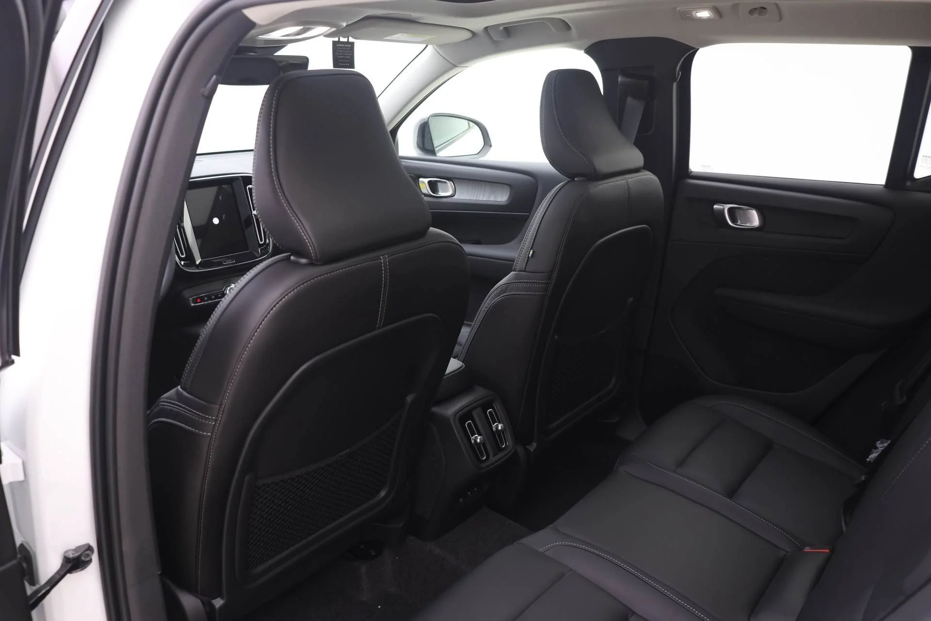 2025 Volvo XC40 Ultra - Photo 11