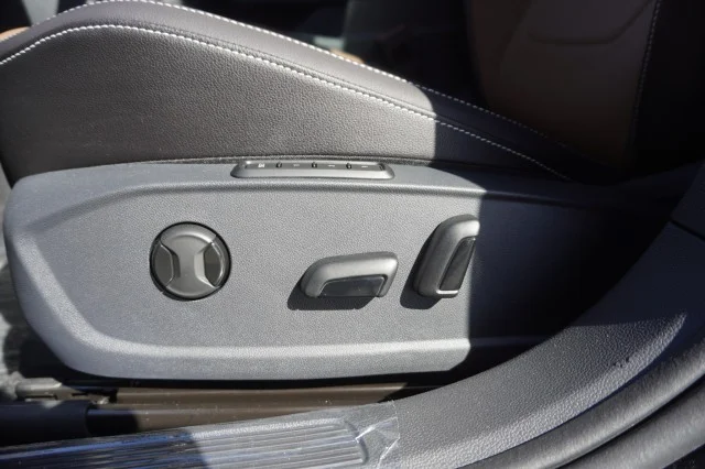 New 2026 Deep Black Pearl Volkswagen SEL image 19