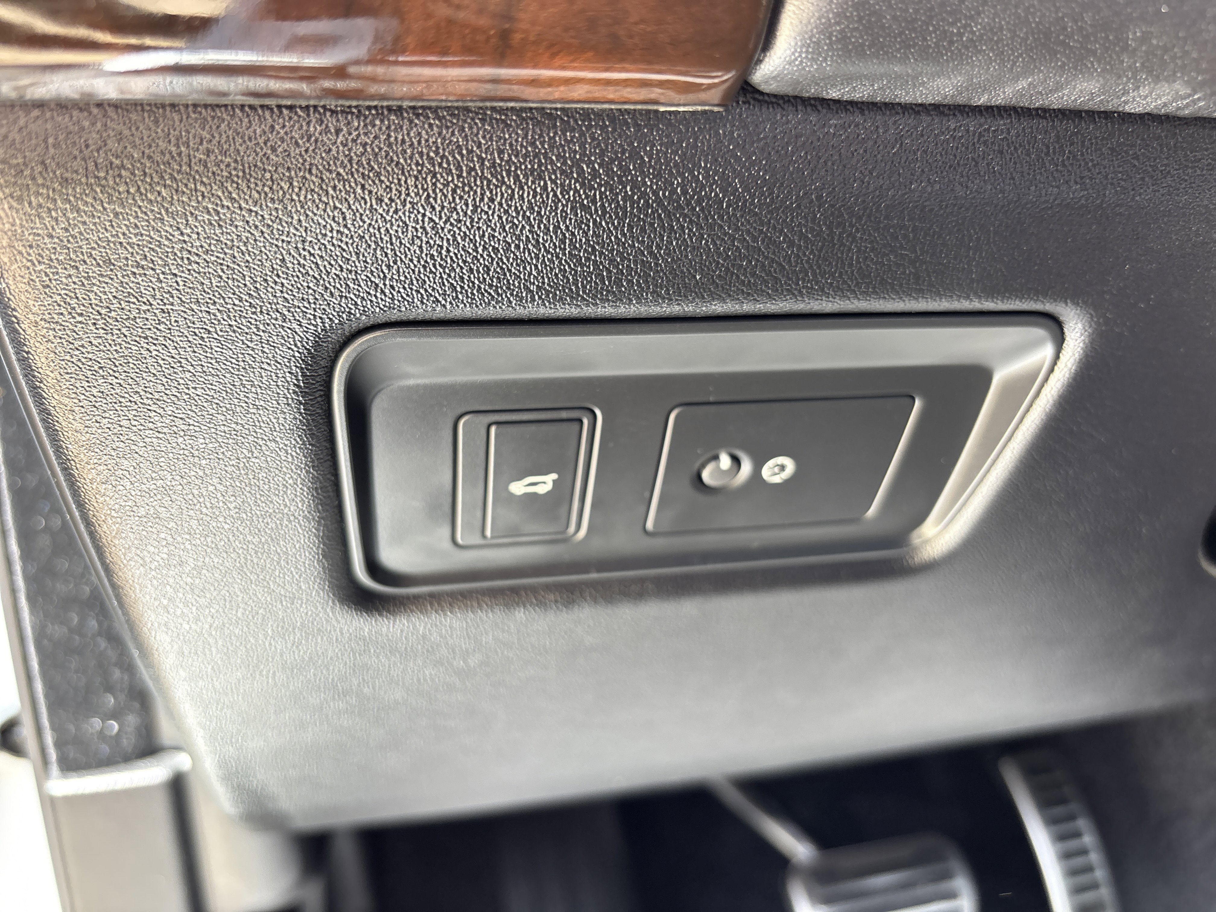 Used 2021 White Land Rover P525 Westminster image 28