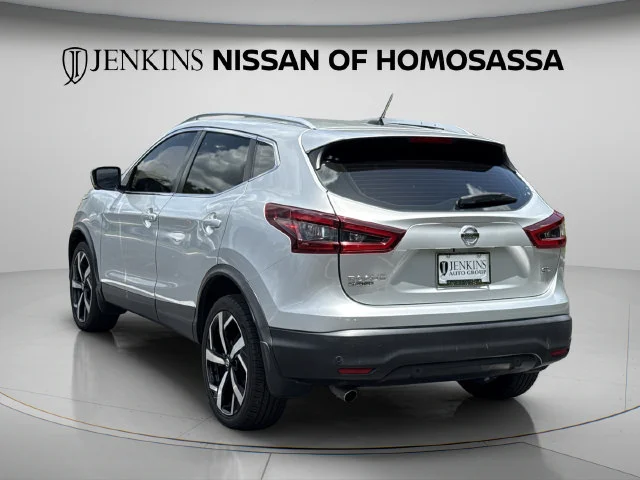 Used 2021 Silver Nissan SL image 10