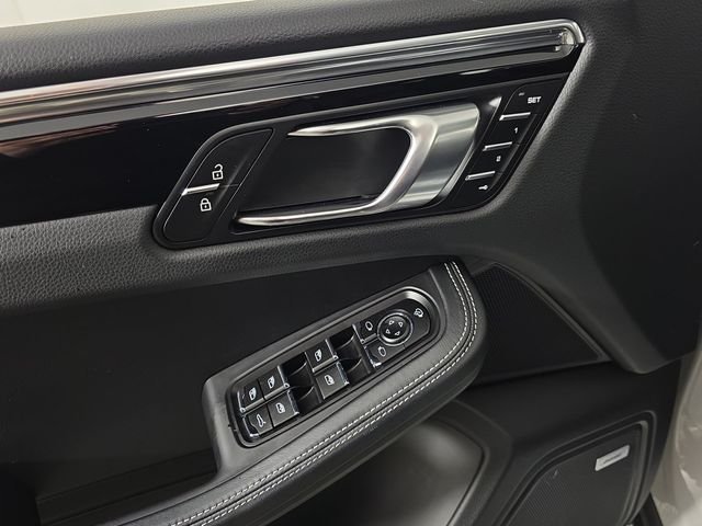 Used 2024  Porsche S image 23