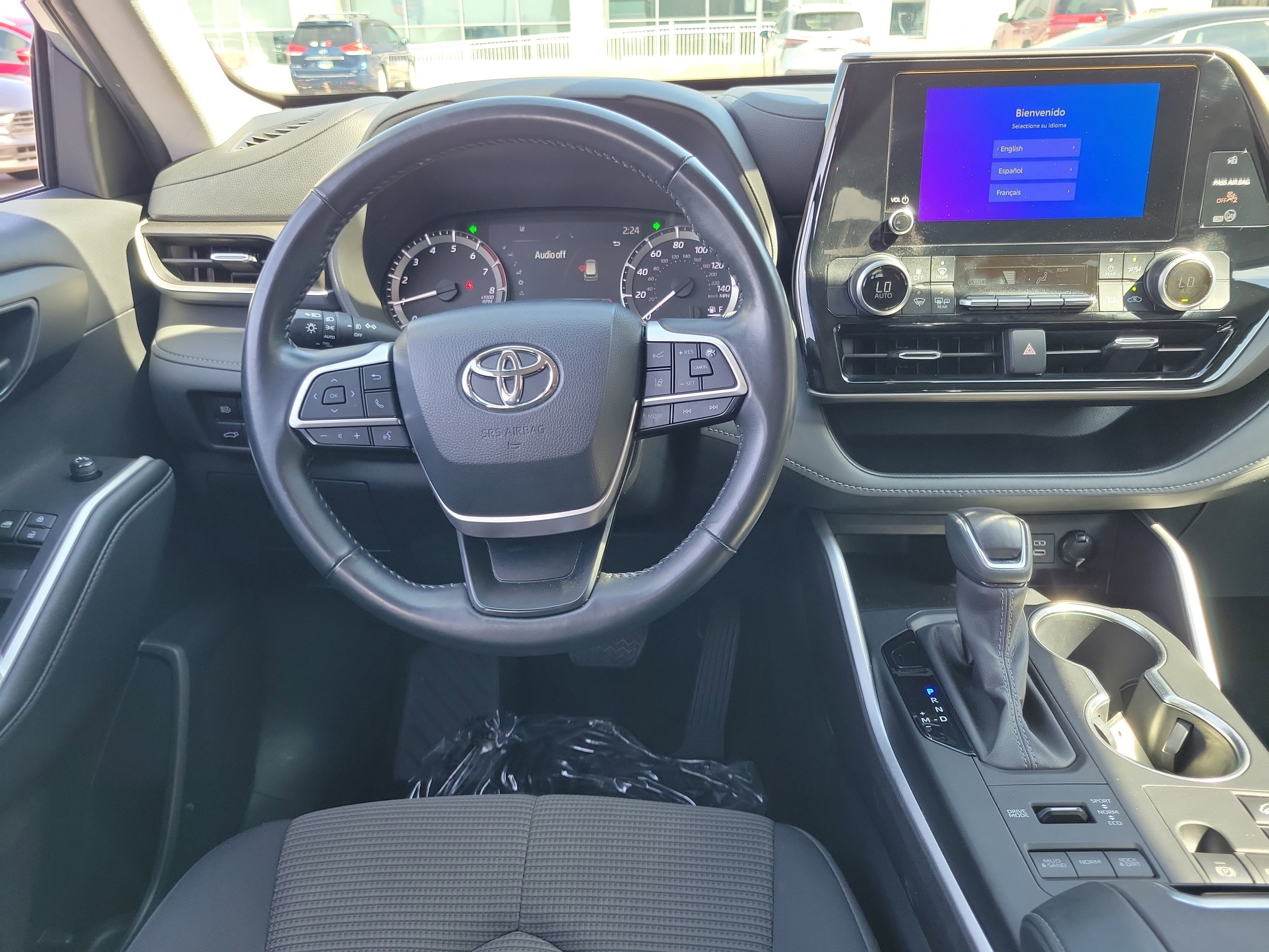 2024 Toyota Highlander LE - Photo 10