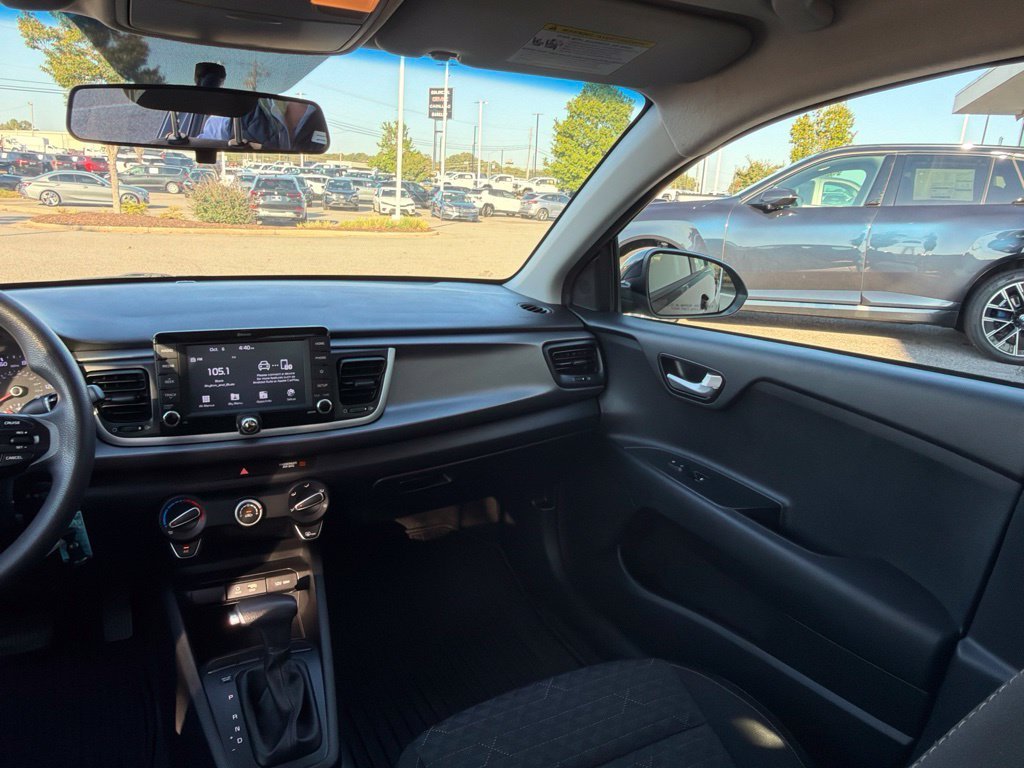 Used 2019 Black Kia S image 29