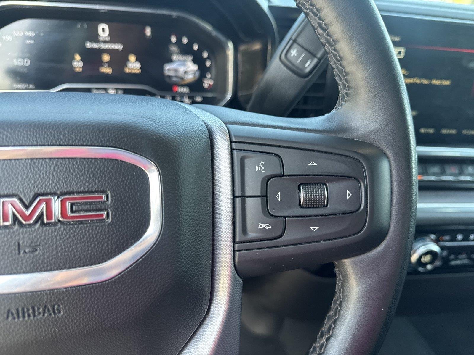 Used 2025 SUMMIT WHITE GMC SLT image 17