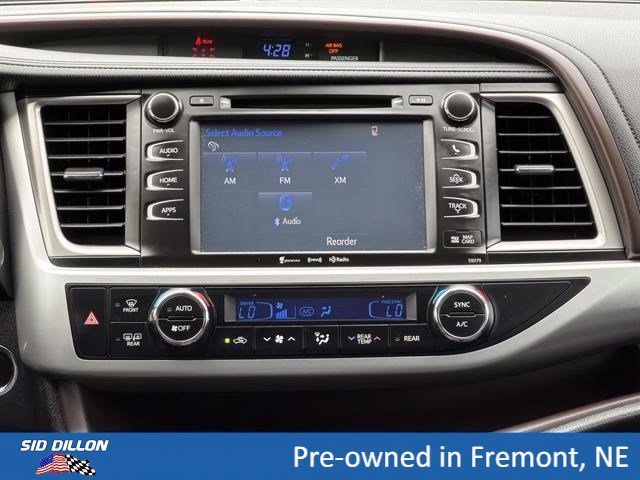 Used 2018 Blizzard Pearl Toyota XLE image 11